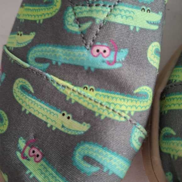 Toms alligator canvas slip on shoes - Picture 5 of 6